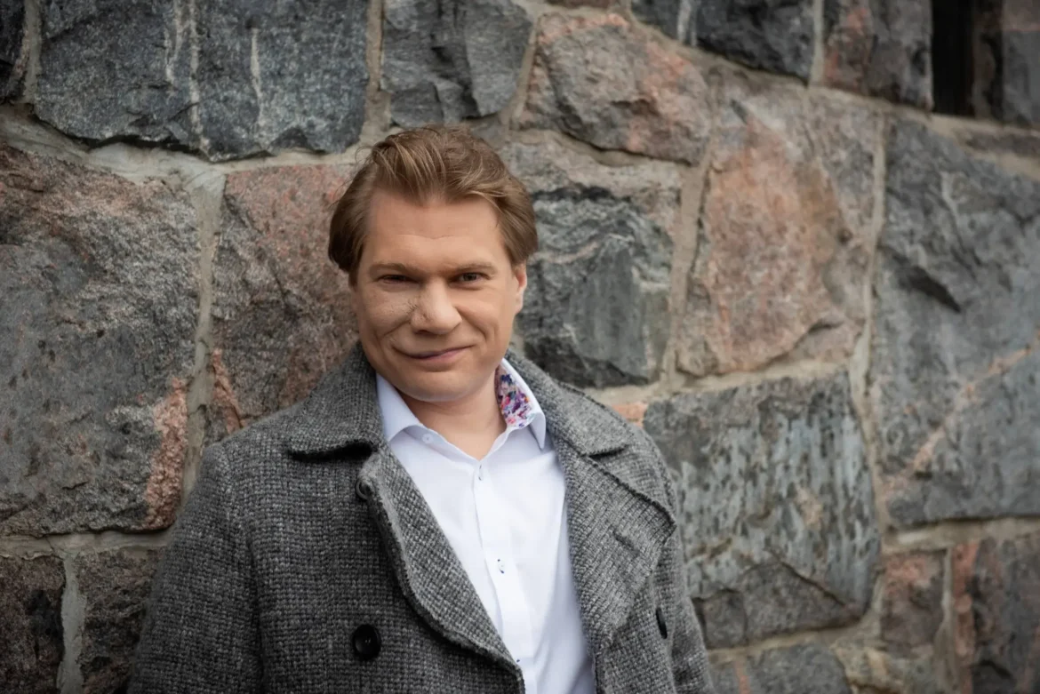 Timo Miettinen kasvot keskustelu